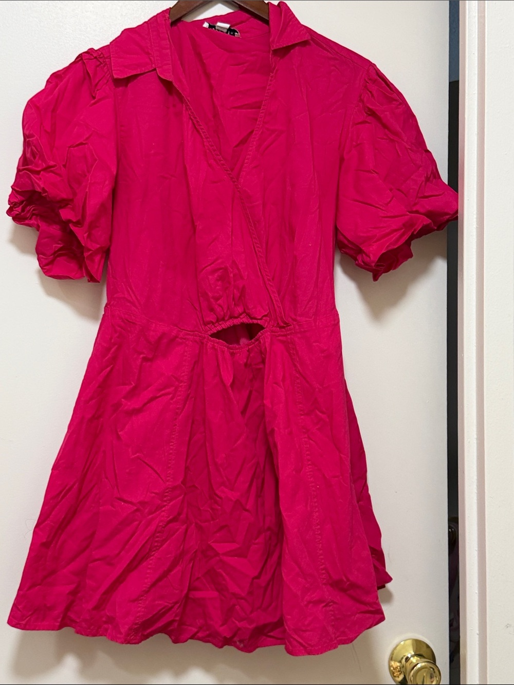 Women's Fuchsia Puff-Sleeve Mini Dress with cut out In middle